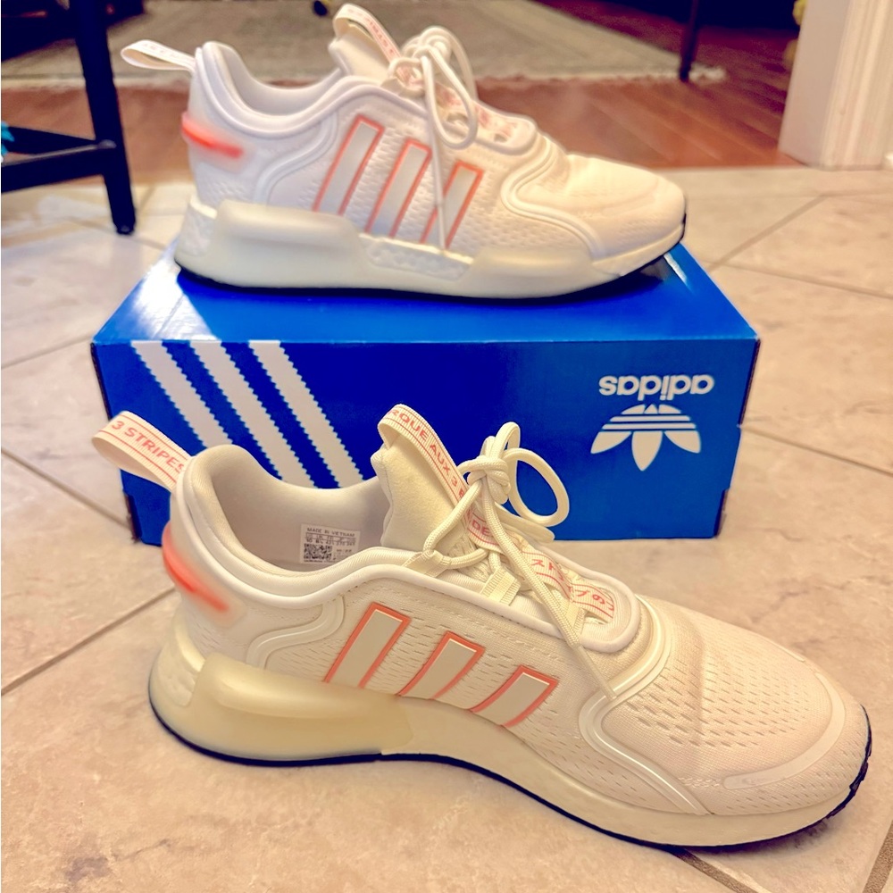 Like New: Adidas Originals Womens NMD_V3 W (Size 10)
